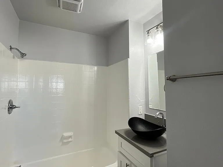 1334 W 93rd St — Photo 12