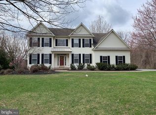 1376 Stonegate Dr, Downingtown, PA 19335