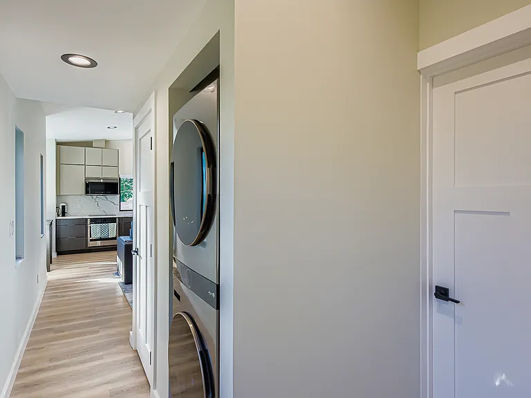 1656 York Dr — Photo 2