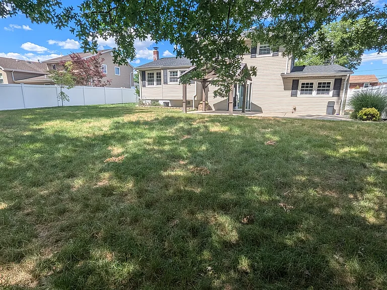 802 Riverbend Dr — Photo 22