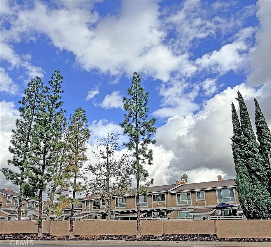 1 bed, 1.5 bath, 900 sqft, $2,500 — Photo 1