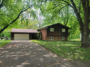 2948 Old Highway 8, Roseville, MN 55113