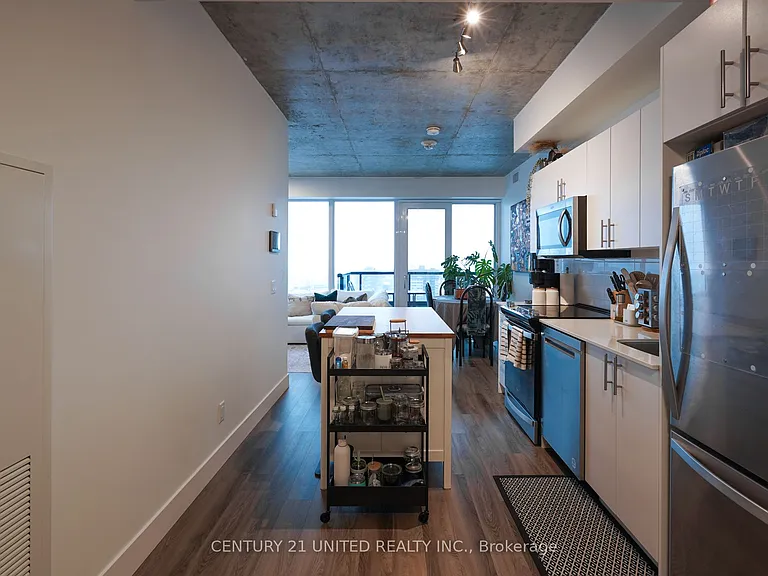 80 Bond St E #1411 — Photo 1