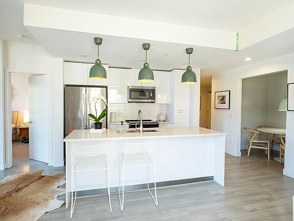 4th image of 719 W 3rd St #409