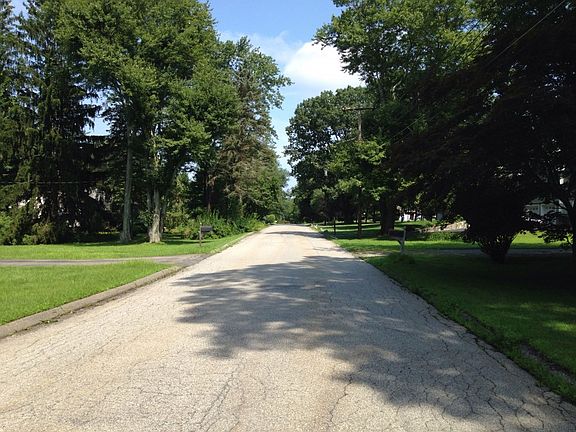 4th image of 81 Seven Oaks Ln