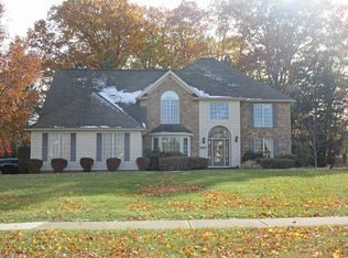 6294 S Applecross Rd, Highland Heights, OH 44143