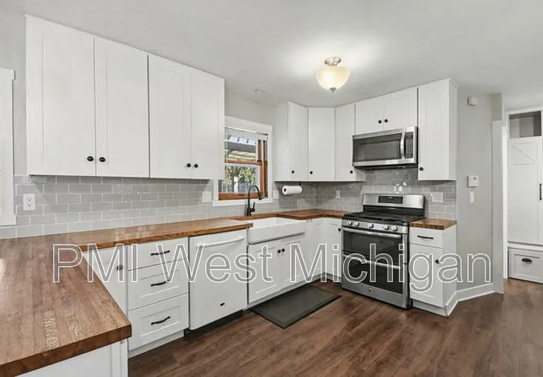6593 Crownpointe Dr SW — Photo 6