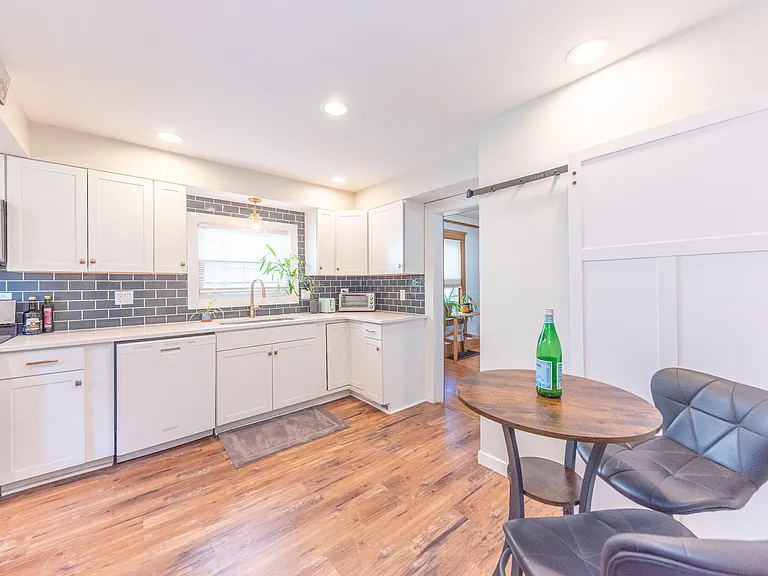 1123 W Huron St — Photo 11