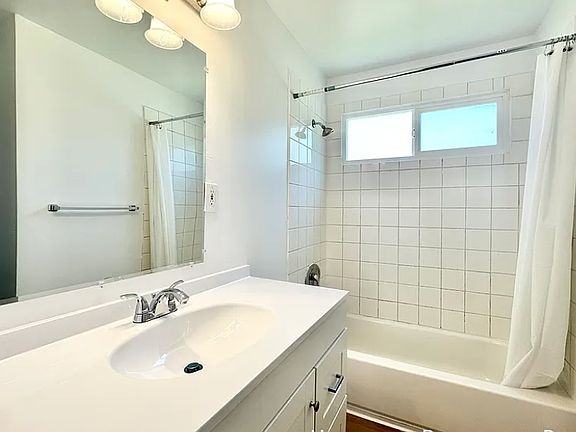 2nd image of 14111 Delano St APT 1
