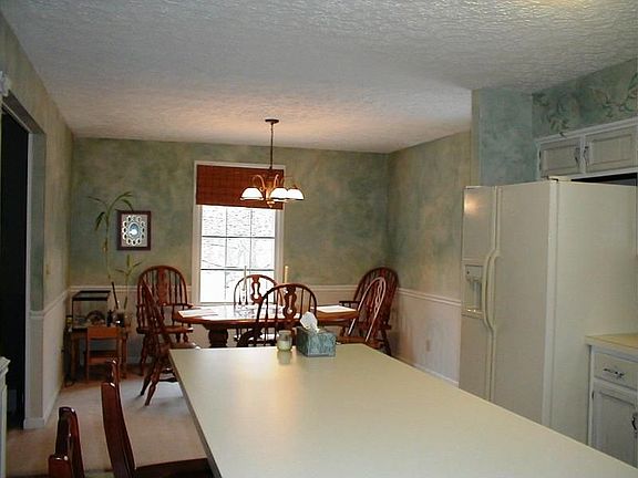 3rd image of 115 Deerwood Dr