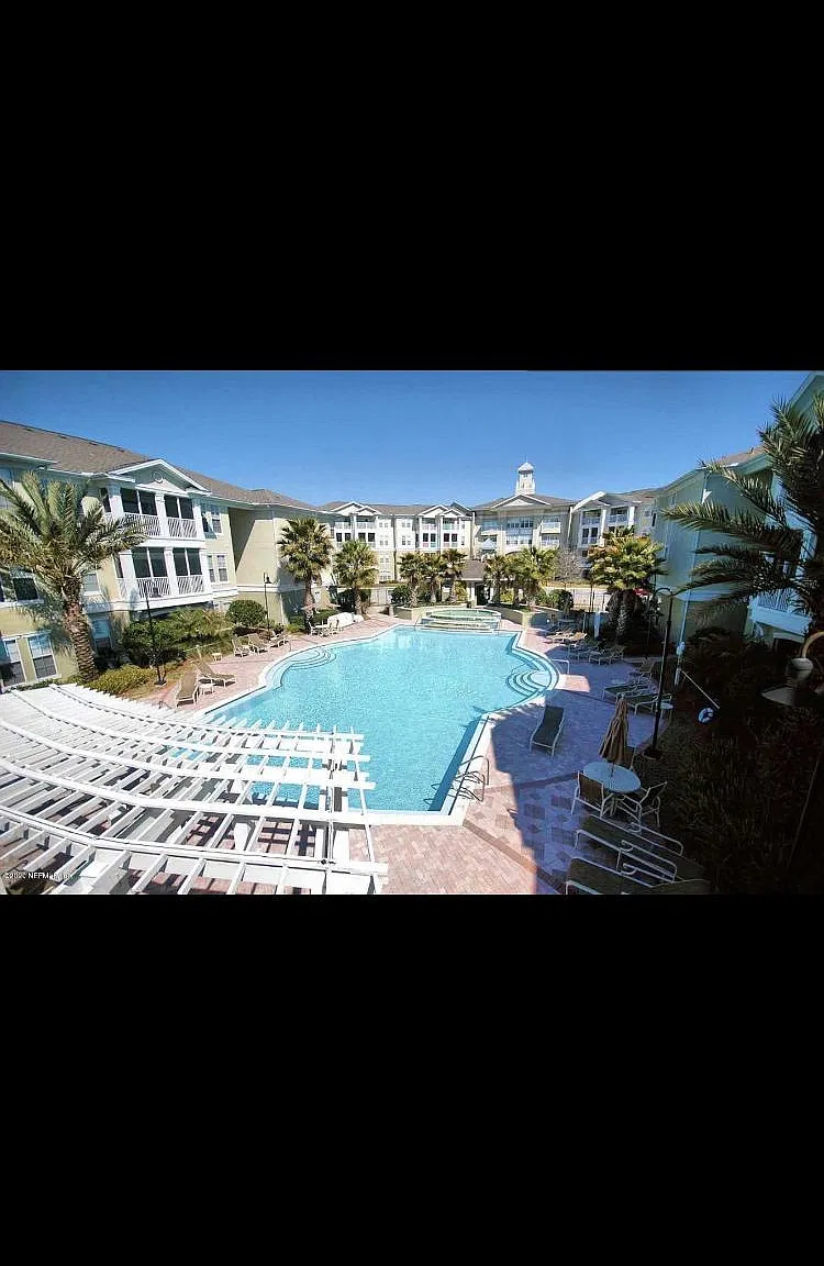 2 bed, 975 sqft, $1,445 — Photo 2