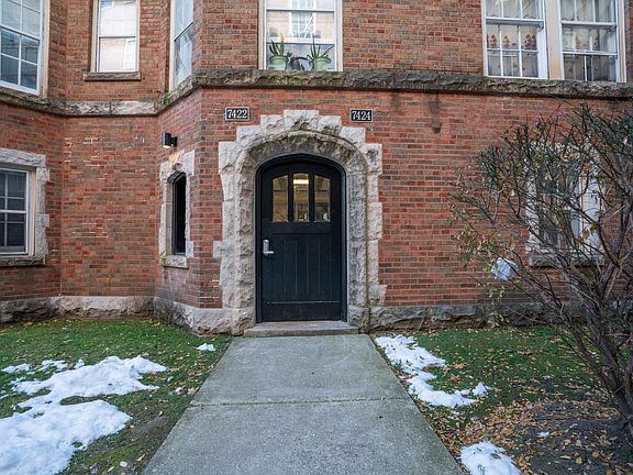 2nd image of 7418-7422 N Damen Ave #2G