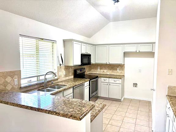 5th image of 9999 Cambridge Dr