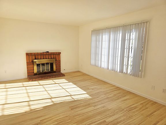 Living room with mornng sun.