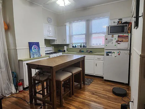 14 Anderson St Photo 1