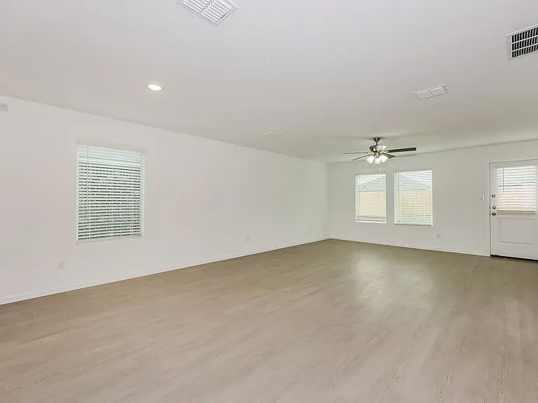 1621 Sparrow Hawk Rd — Photo 3