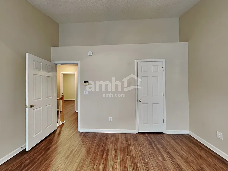 15464 Stone Hollow Dr — Photo 10