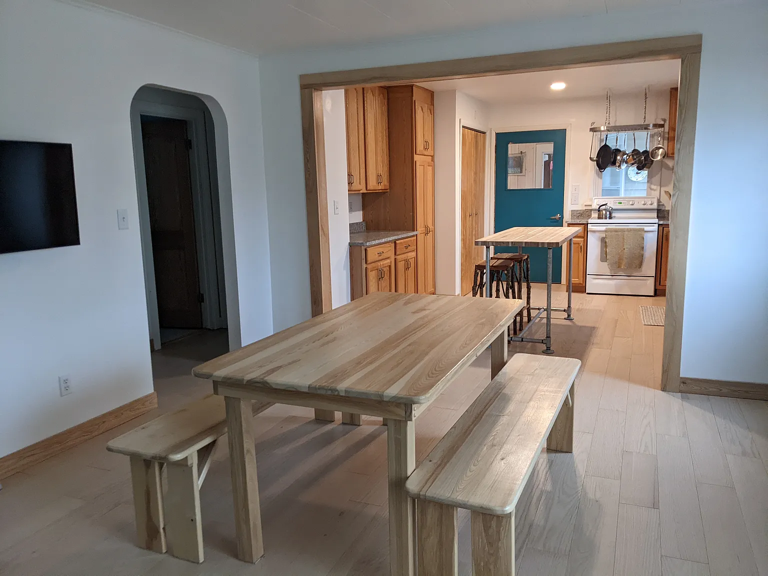 2 bed, 800 sqft, $1,400 — Photo 2