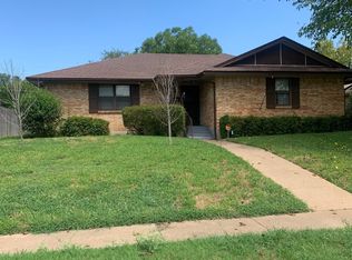 919 Magnolia Ln, Lancaster, TX 75146