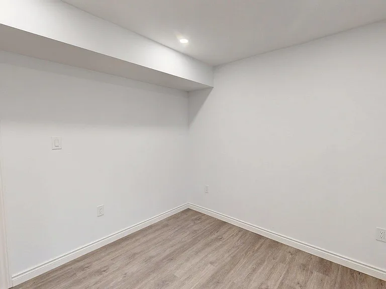 3252 Meadowgate Blvd #LOWER — Photo 11