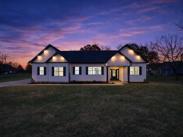 90 Kings Ln, Tullahoma, TN 37388