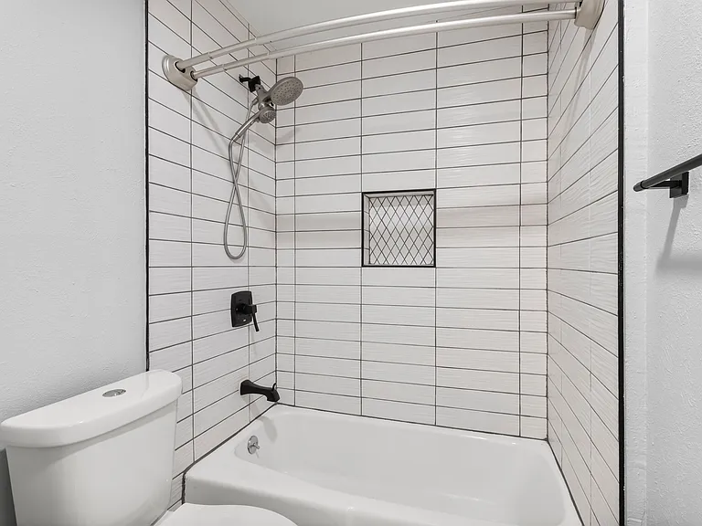 En suite master bathroom