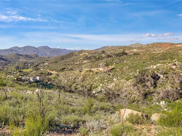 2 Decker Canyon Rd, Lake Elsinore, CA 92530
