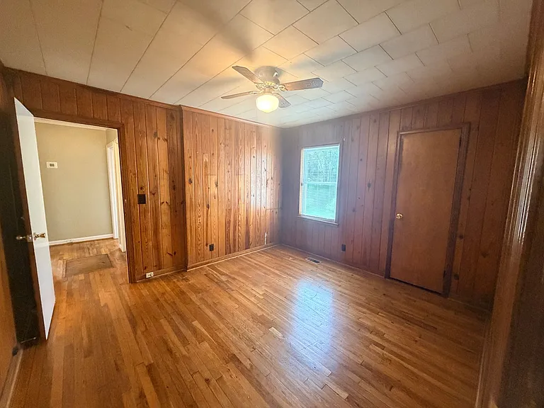 706 Pineview Dr — Photo 7