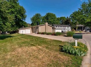 3513 Chapel Valley Rd, Rapid City, SD 57702