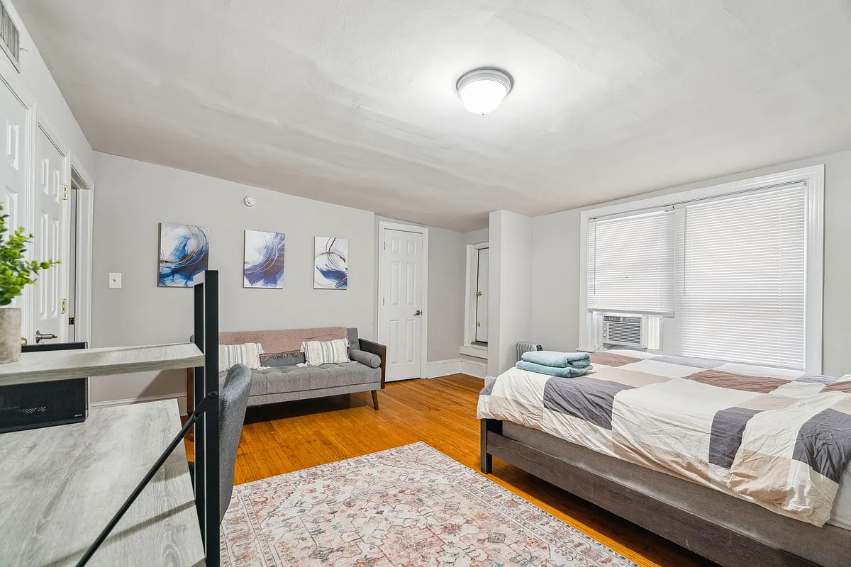 Building Photo - 1931 Chestnut St #4F