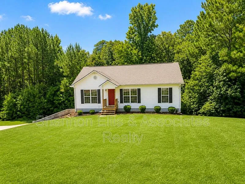 4 bed, 2.0 bath, 1320 sqft, $2,250 — Photo 1