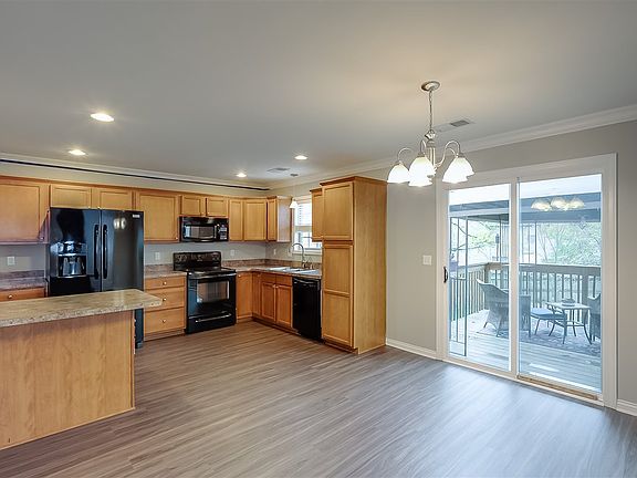 4th image of 612 Skyview Ln