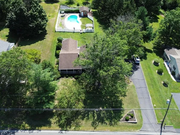 2862 New Hanover Square Rd, Gilbertsville, PA 19525