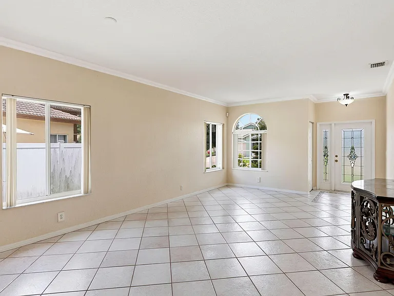 1343 SW 44th Ter — Photo 5