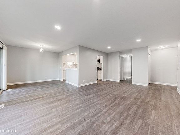4th image of 298 Pembridge Ln Unit B1