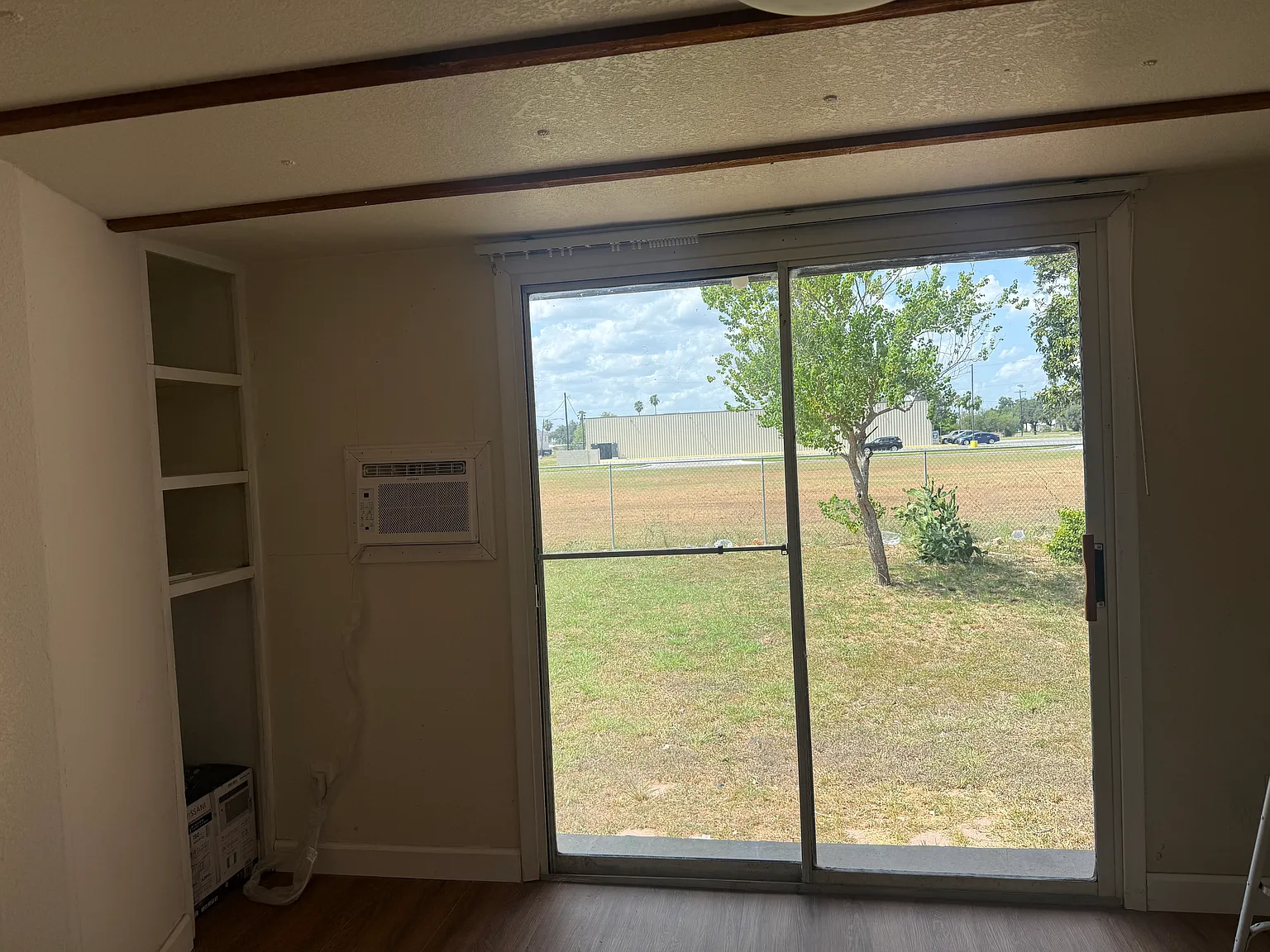 3 bed, 1500 sqft, $1,350 — Photo 2