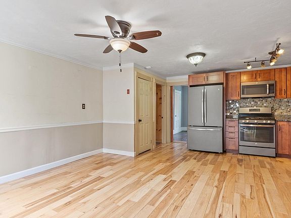 4th image of 122 Lawrence St
