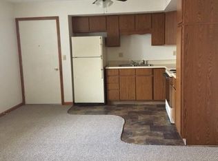215 N 3rd St APT 10, Hartsburg, IL 62643