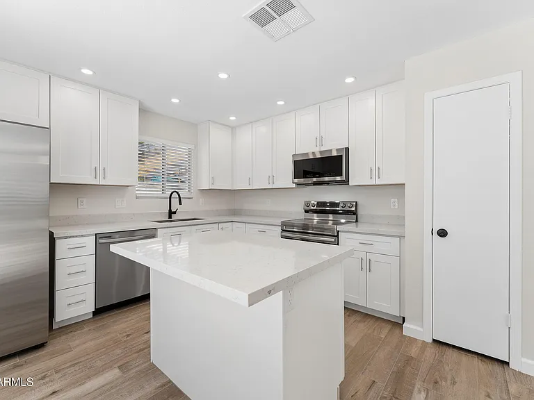 7214 W Sierra Vista Dr — Photo 12
