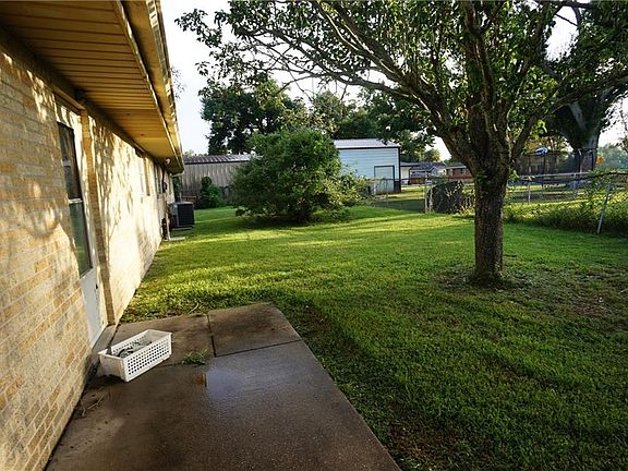 2nd image of 865 Clayton Dr