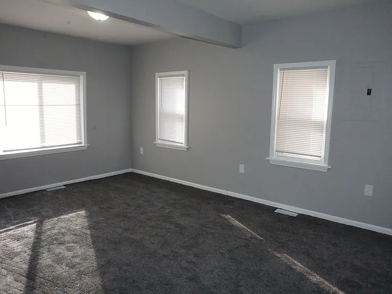 27300 Edward St — Photo 5