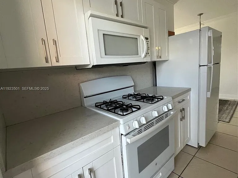 315 69th St #212 — Photo 8