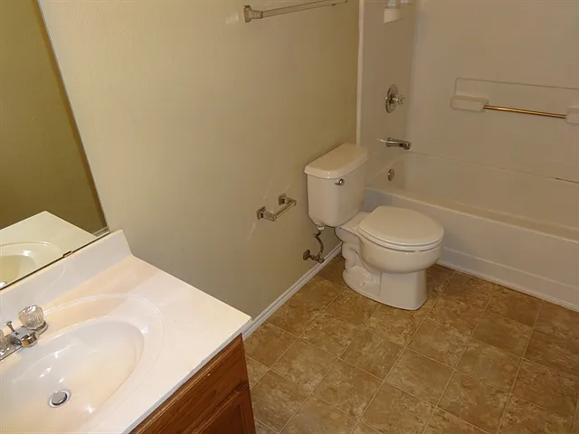 1409 Ashview Cir — Photo 13