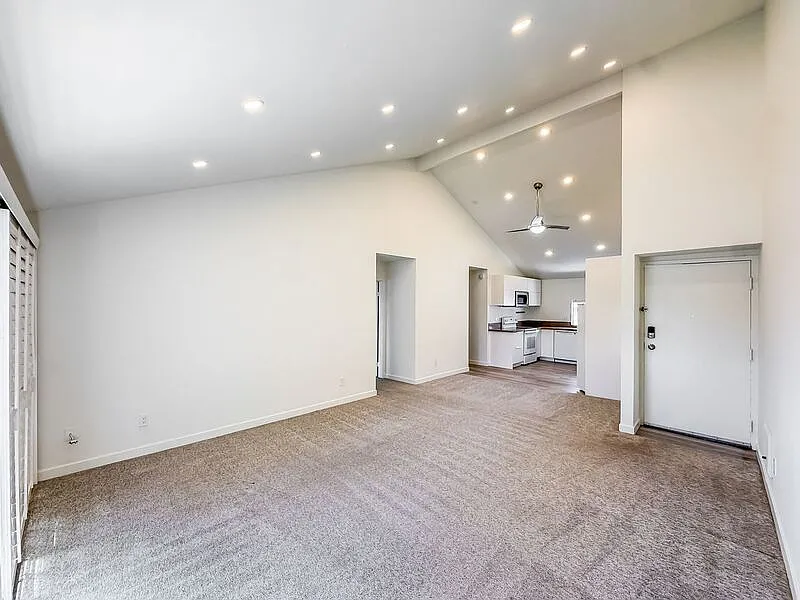 2 bed, 1.5 bath, 956 sqft, $3,155 — Photo 4