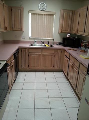 2nd image of 1405 SW Egret Way