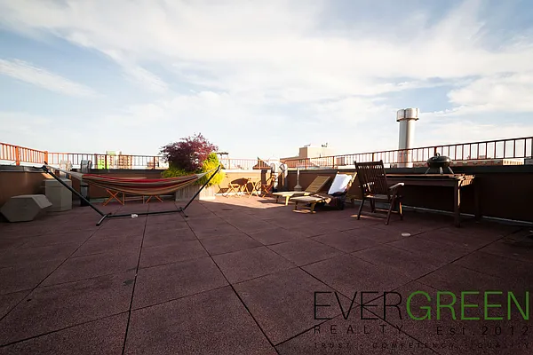 Rented by Evergreen Apartments BK | media 16