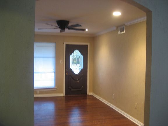 2nd image of 122 W Celeste Dr