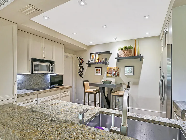 550 SE Mizner Blvd #B209 — Photo 59