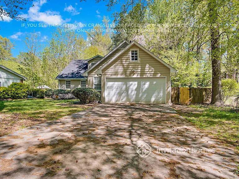 2405 Old Colony Rd — Photo 3