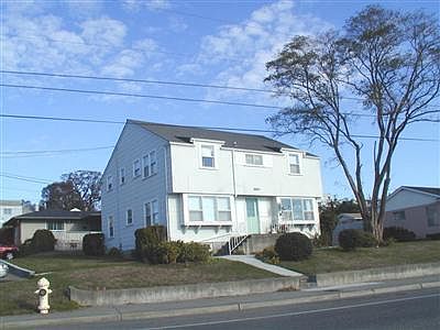 1st image of 1610 SE Pioneer Way APT 101